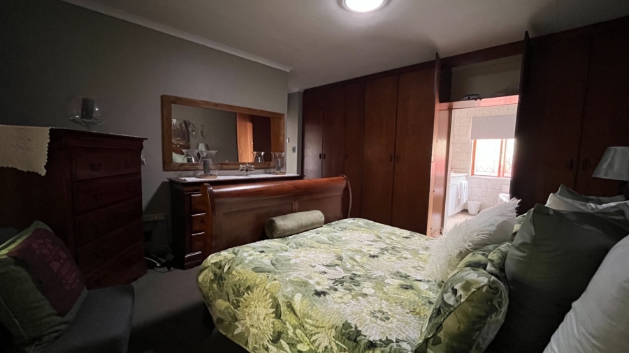 4 Bedroom Property for Sale in Heiderand Western Cape
